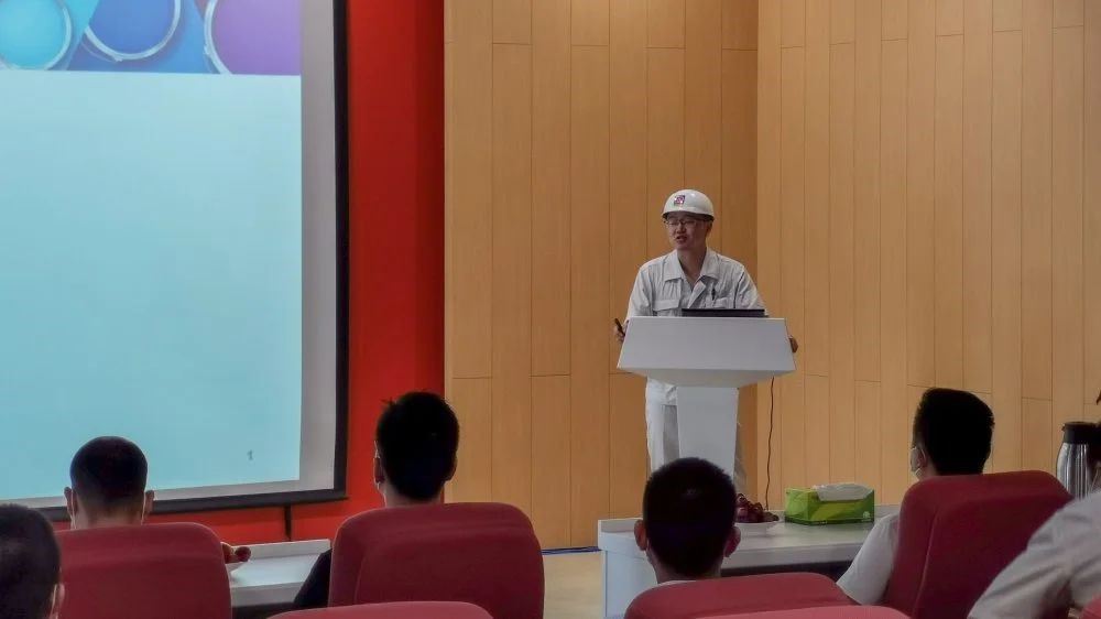 立邦公司技術人員介紹公司情況及相關產品